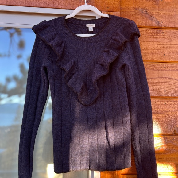 Really thick nice sweater, great condition - Picture 6 of 6